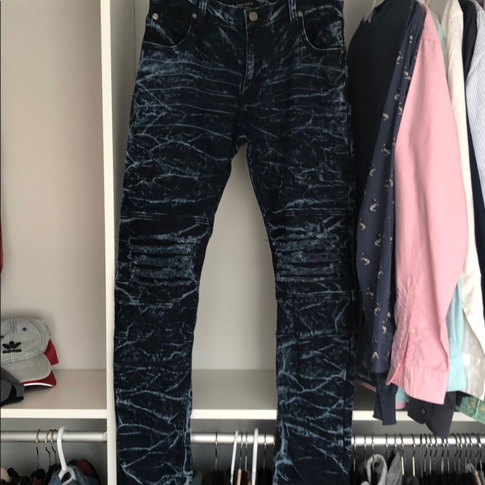 Tie die distressed knee jeans